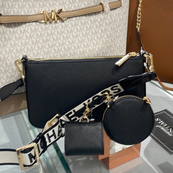 MICHAEL KORS
Jet Set Saffiano Leather Crossbody Bag with Case forAirpods Pro® - Picture 9 of 16